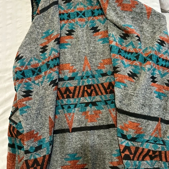 Aztec Patterned Front Pocket Collar Vest - Picture 3 of 8